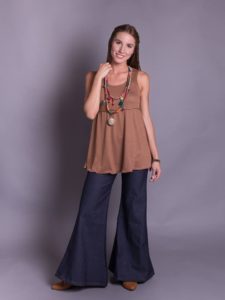 Pantalón acampanado